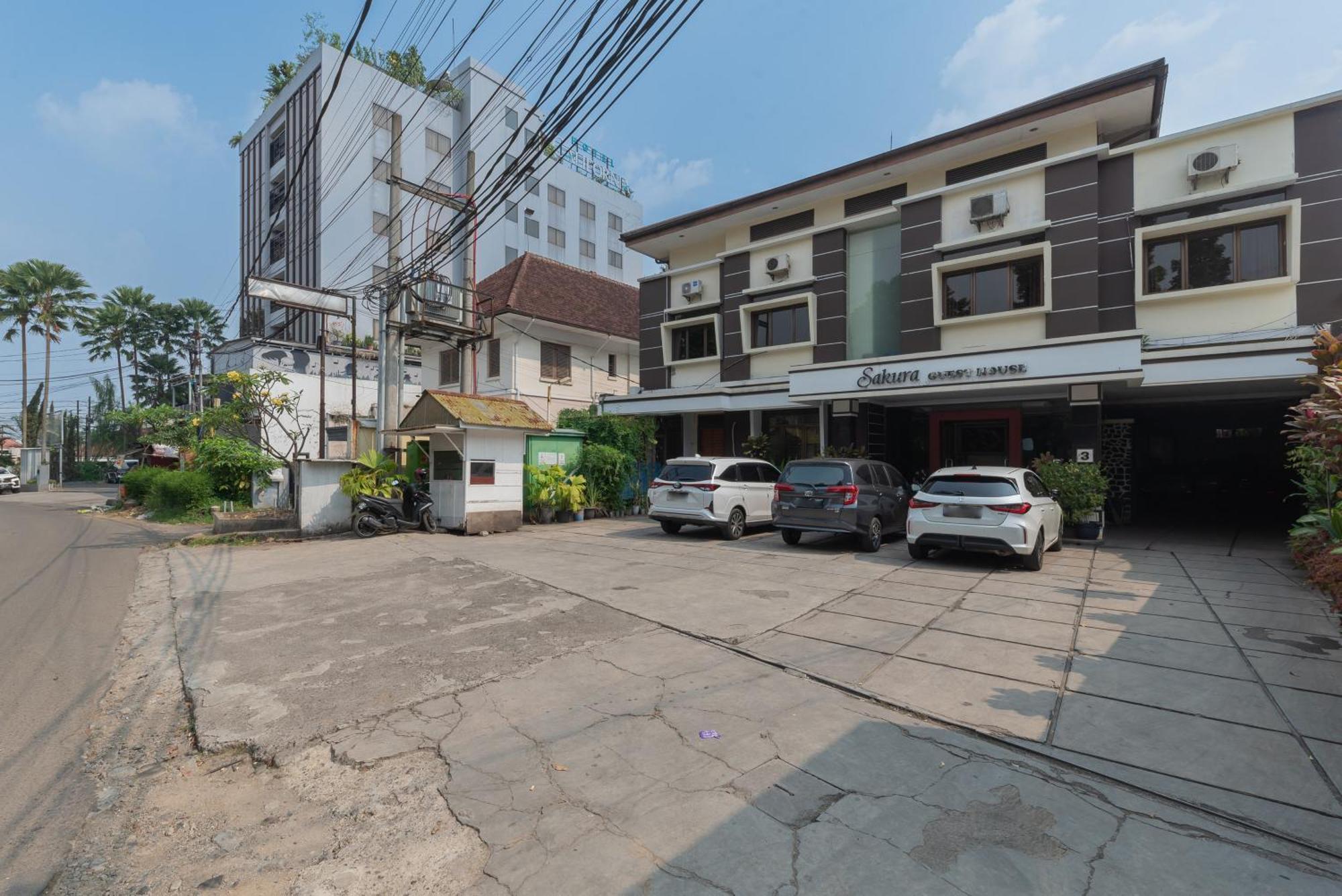 Urbanview Hotel Sakura Bandung Exterior foto