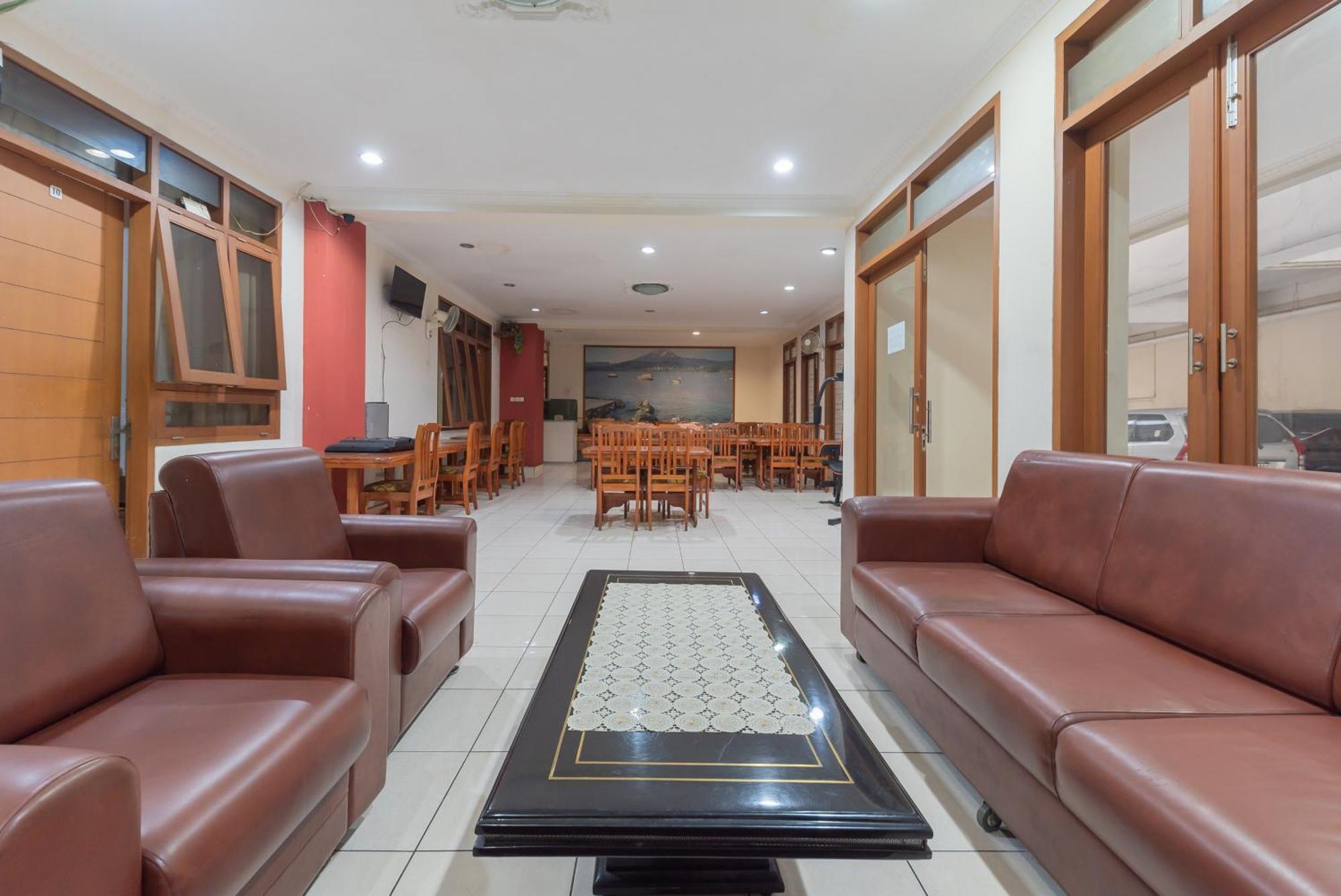 Urbanview Hotel Sakura Bandung Exterior foto