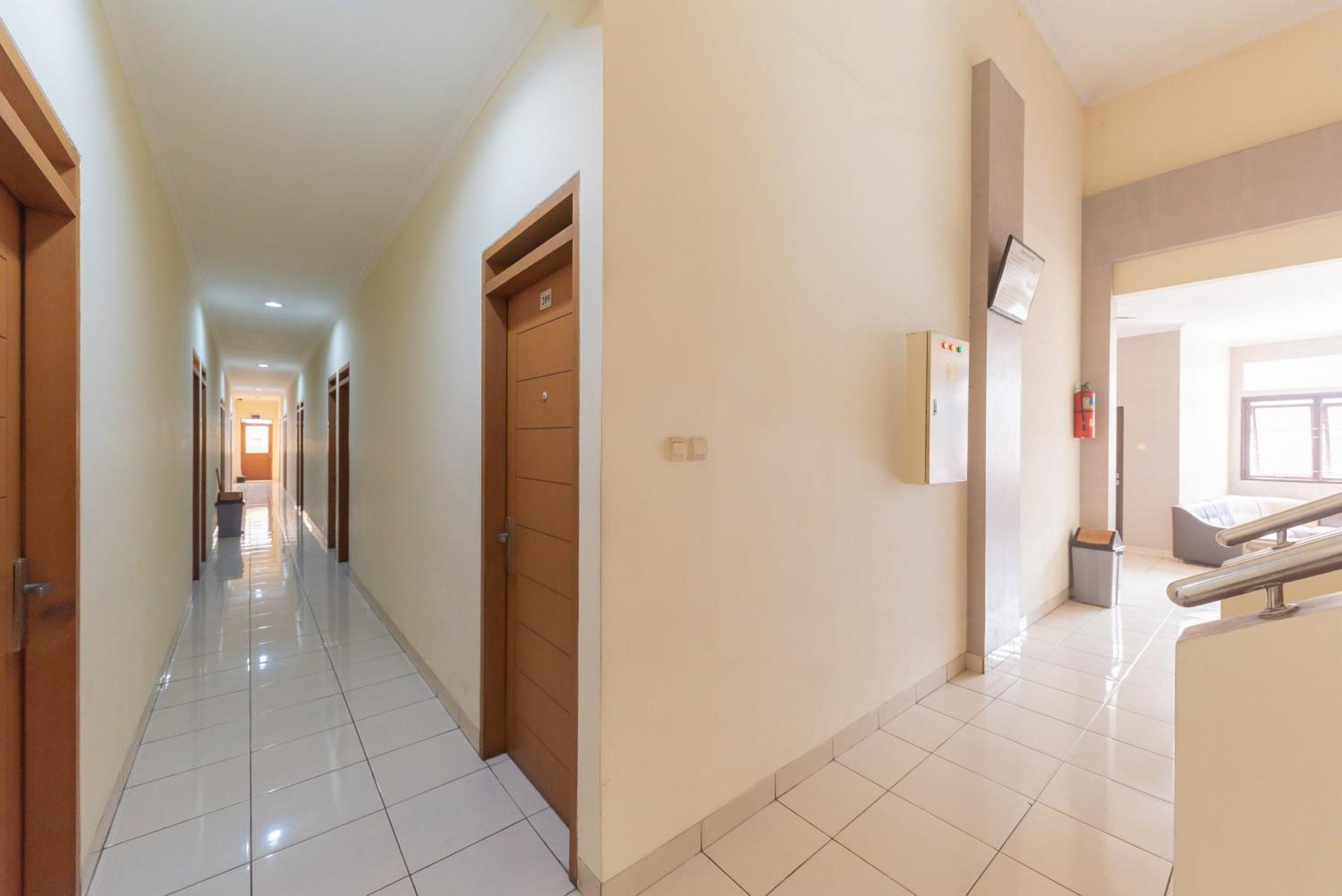 Urbanview Hotel Sakura Bandung Exterior foto