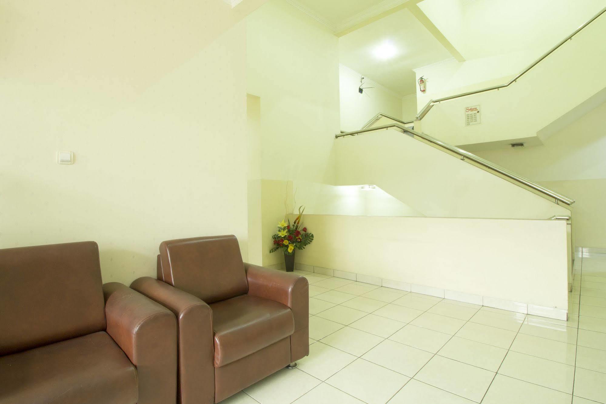 Urbanview Hotel Sakura Bandung Exterior foto